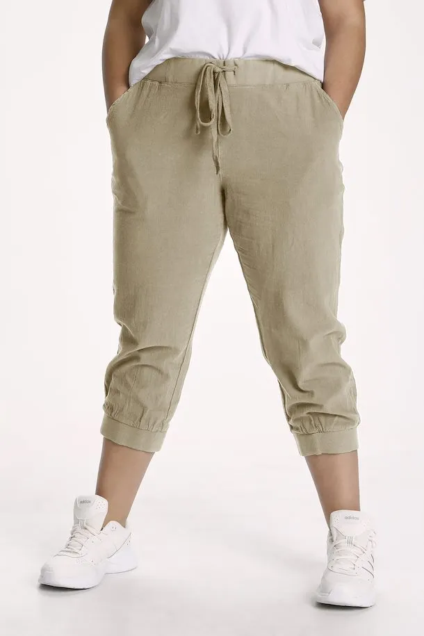 Kaffe Curve Capri Joggers in Sand