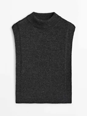 Mock turtleneck knit chest scarf