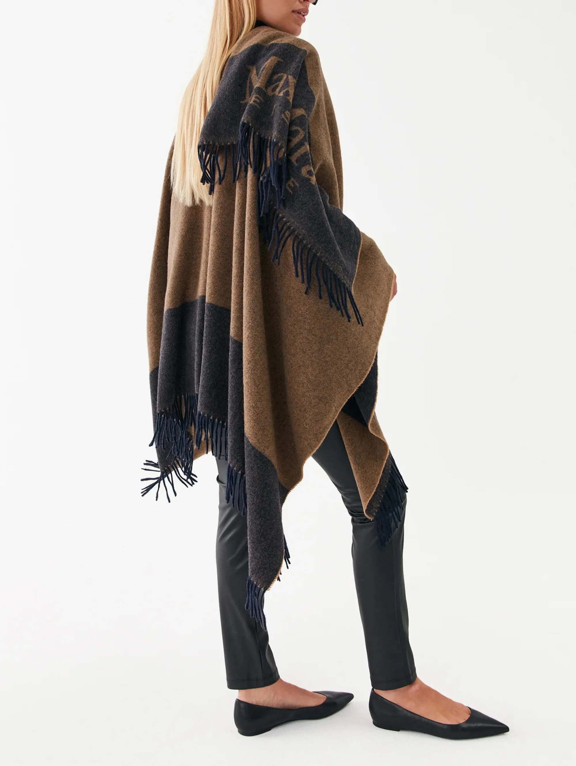 Poncho con Frange e Logo Jacquard Cammello