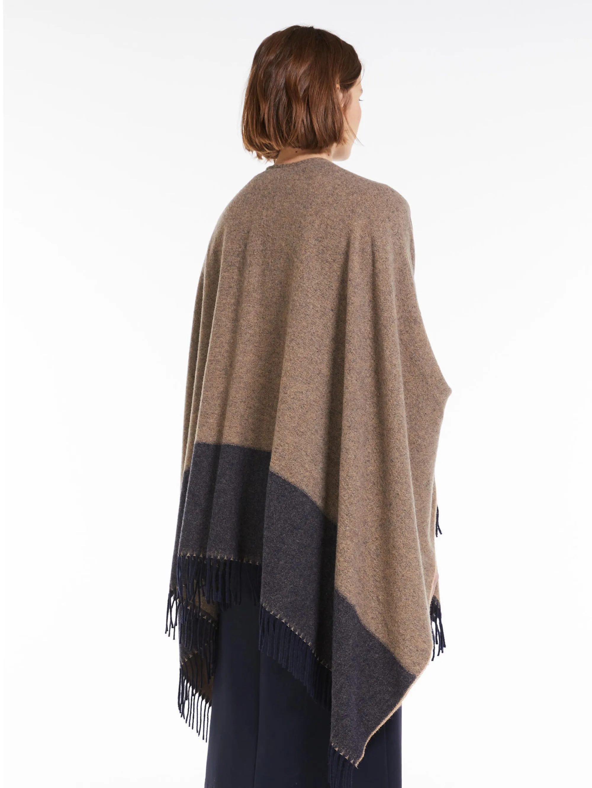 Poncho con Frange e Logo Jacquard Cammello