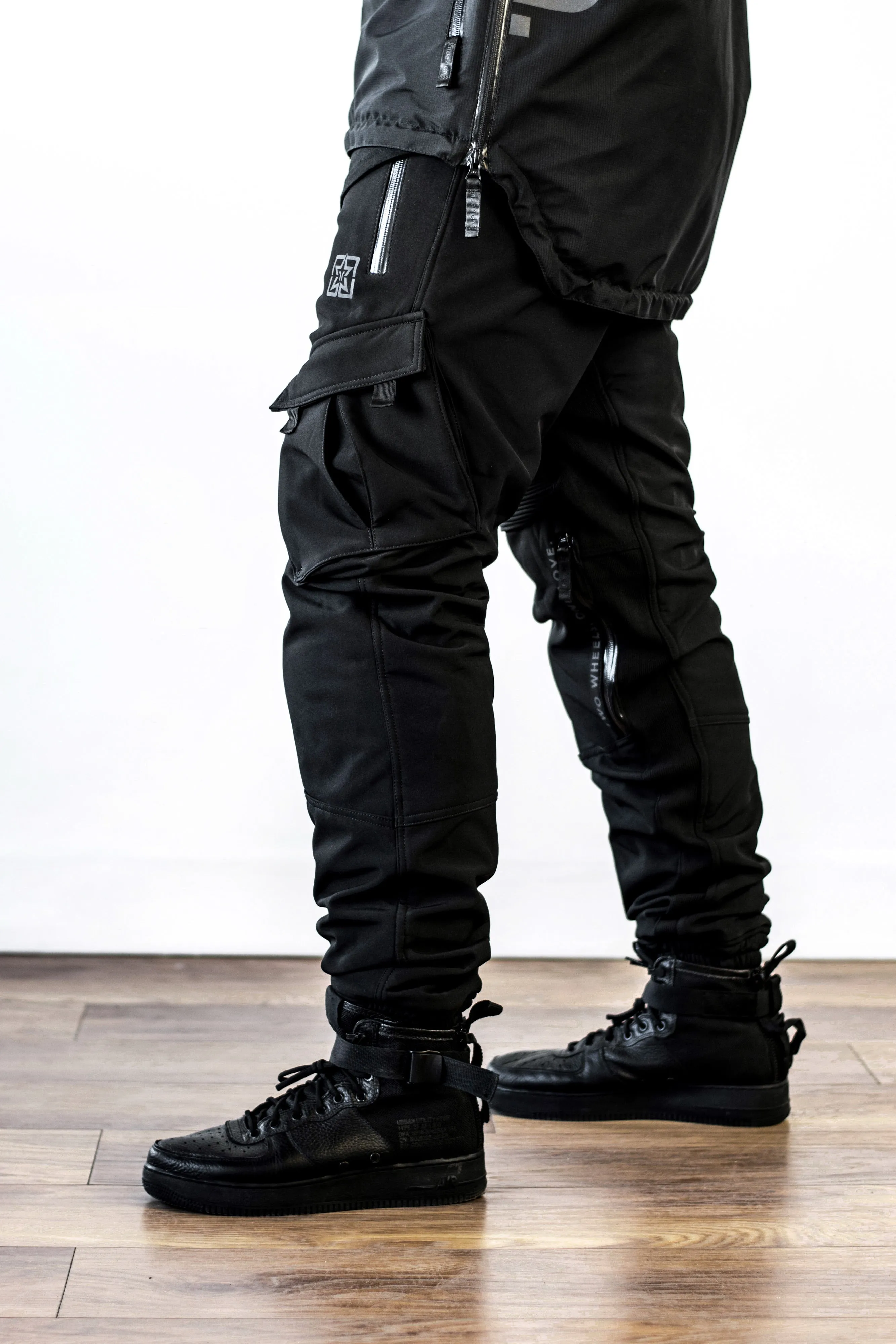 Unit 16™ Armoured Softshell Cargo Joggers {Black}