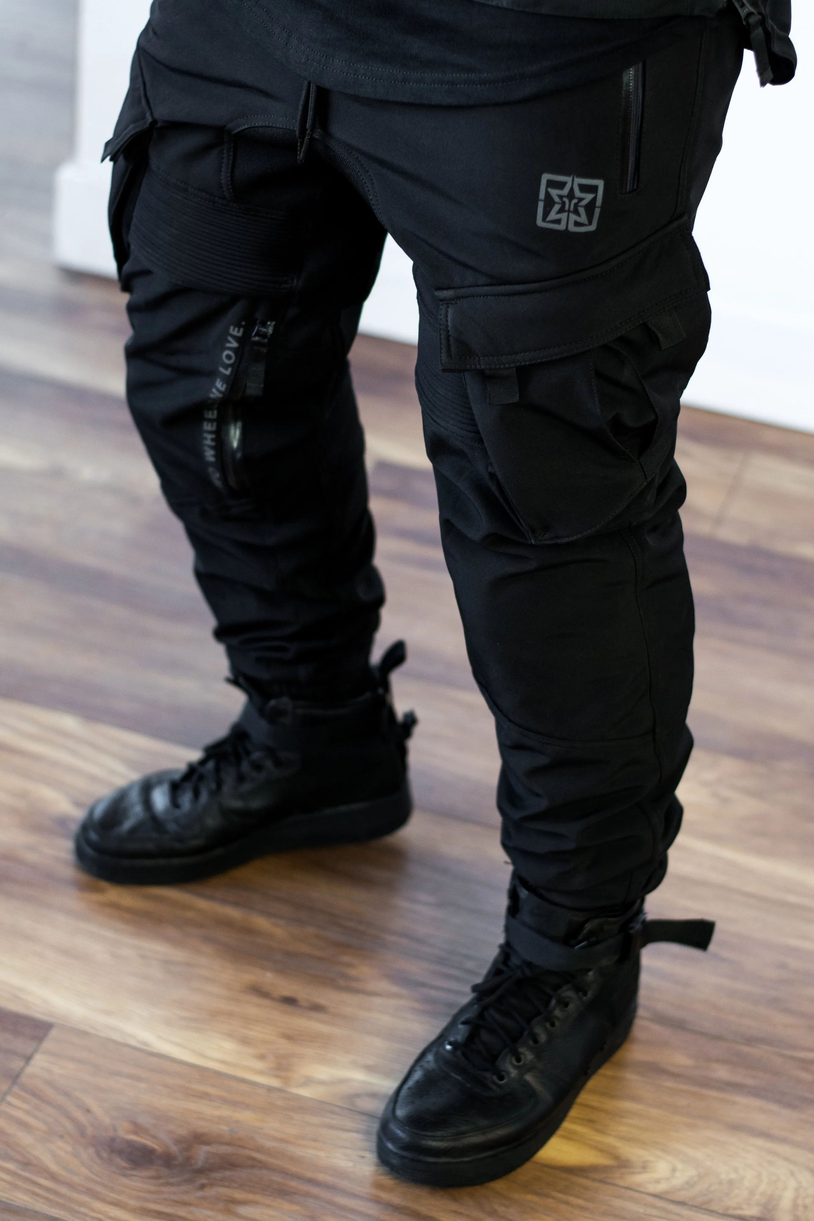 Unit 16™ Armoured Softshell Cargo Joggers {Black}