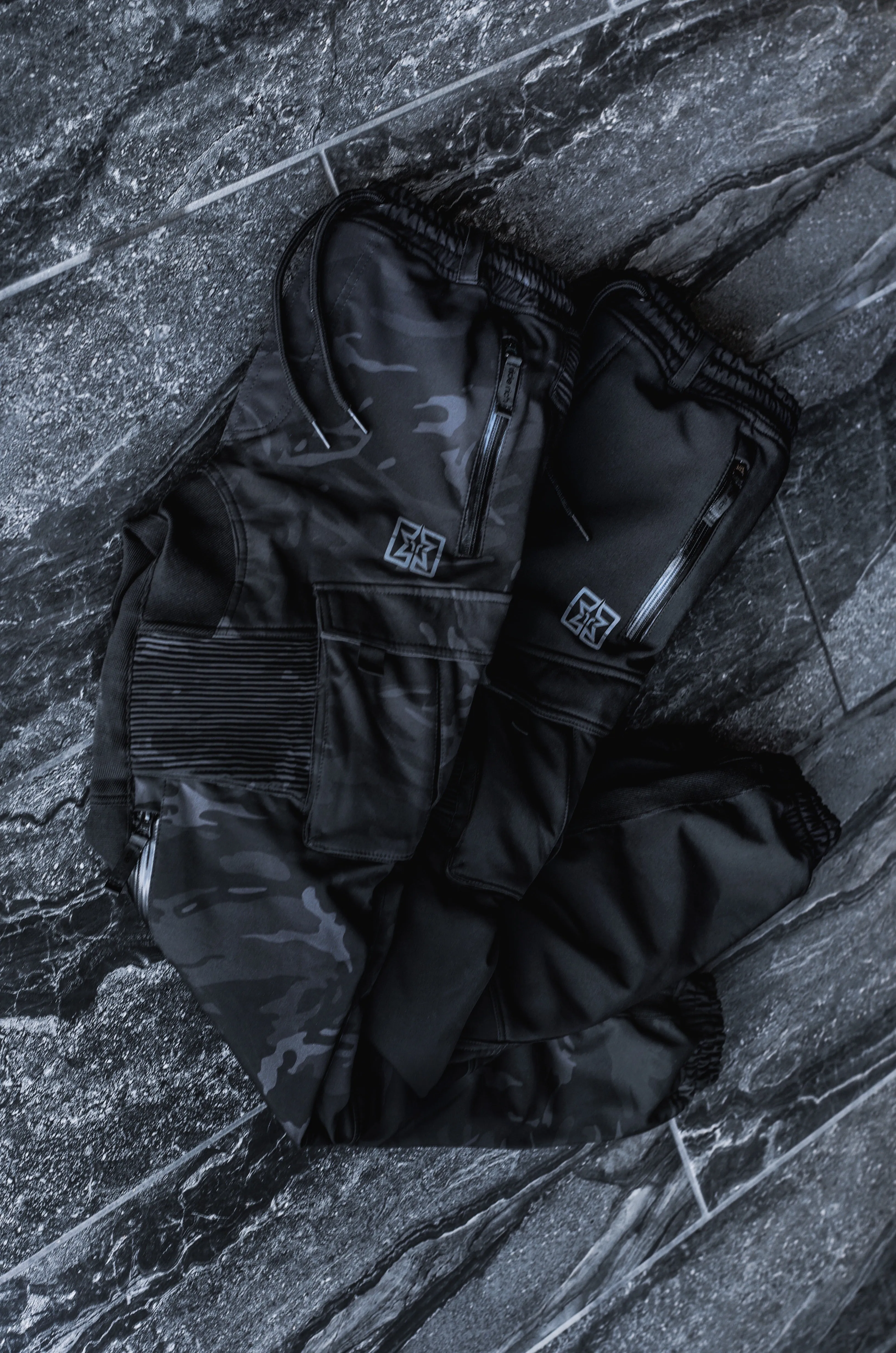 Unit 16™ Armoured Softshell Cargo Joggers {Black}