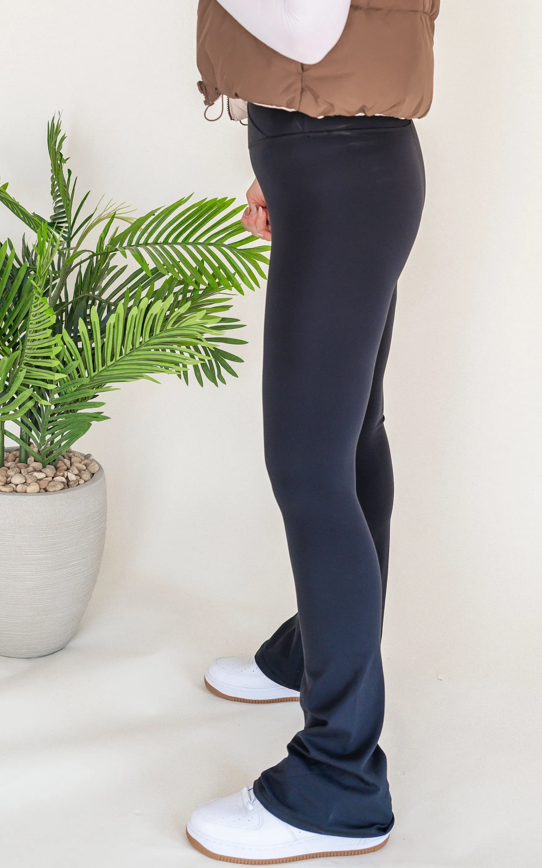 Venice Crossover Waist Yoga Pants | MONO B - Final Sale