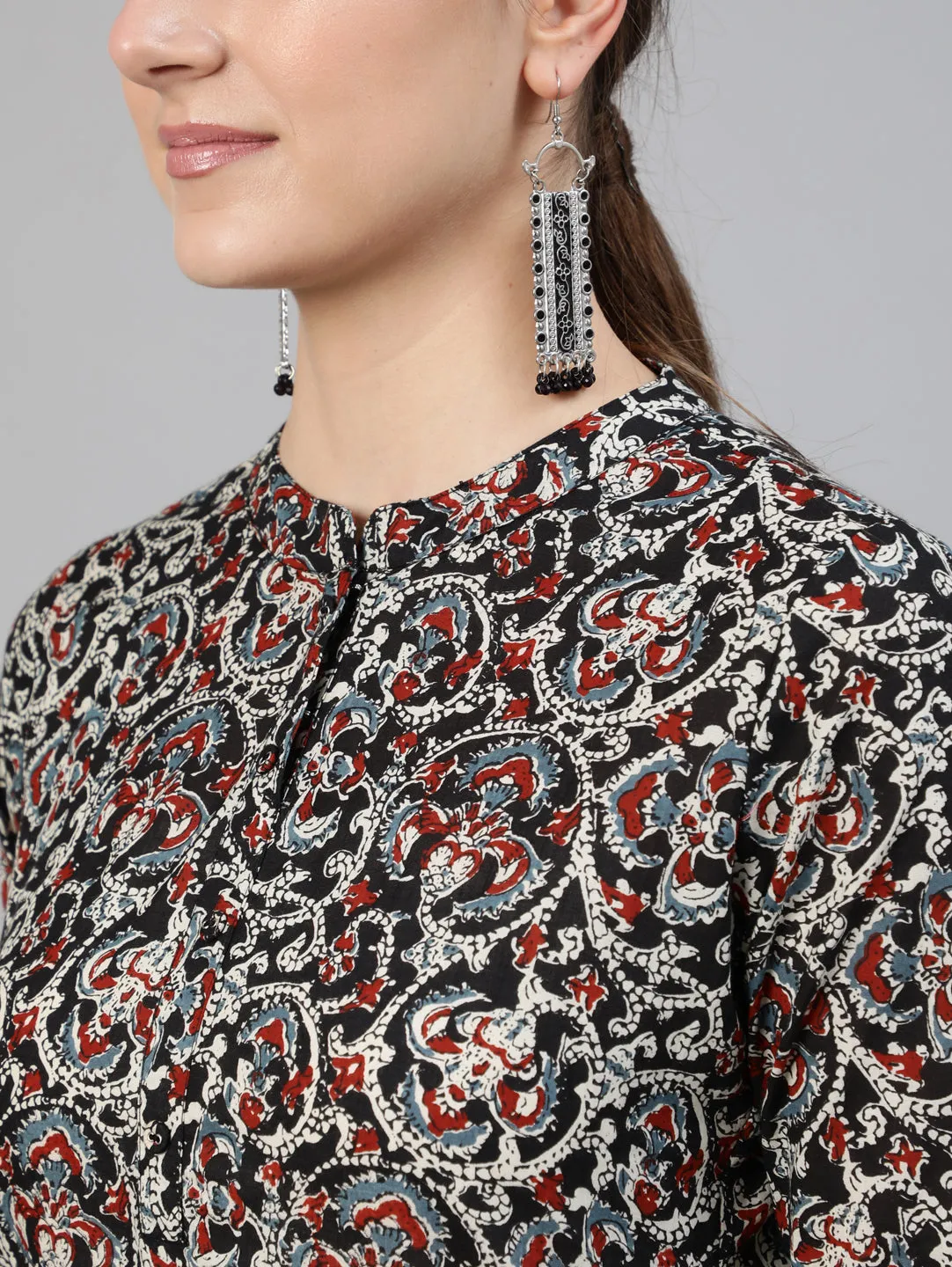 Women Black Printed Tunic With Three Quarter Sleeves