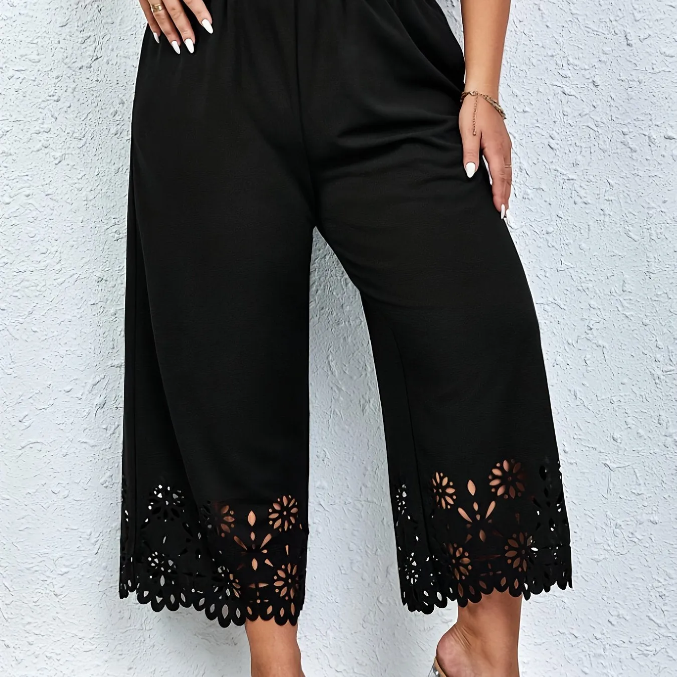 Women's Plus Solid Scallop Trim Elastic High Rise Wide Leg Crop Trousers - Effortlessly Elegant with Pockets"