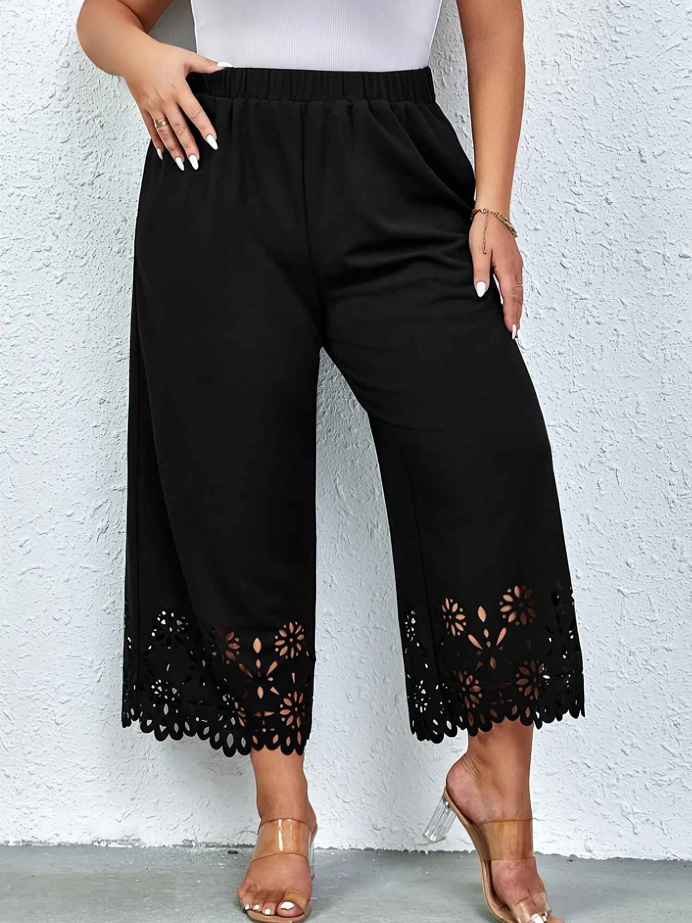 Women's Plus Solid Scallop Trim Elastic High Rise Wide Leg Crop Trousers - Effortlessly Elegant with Pockets"