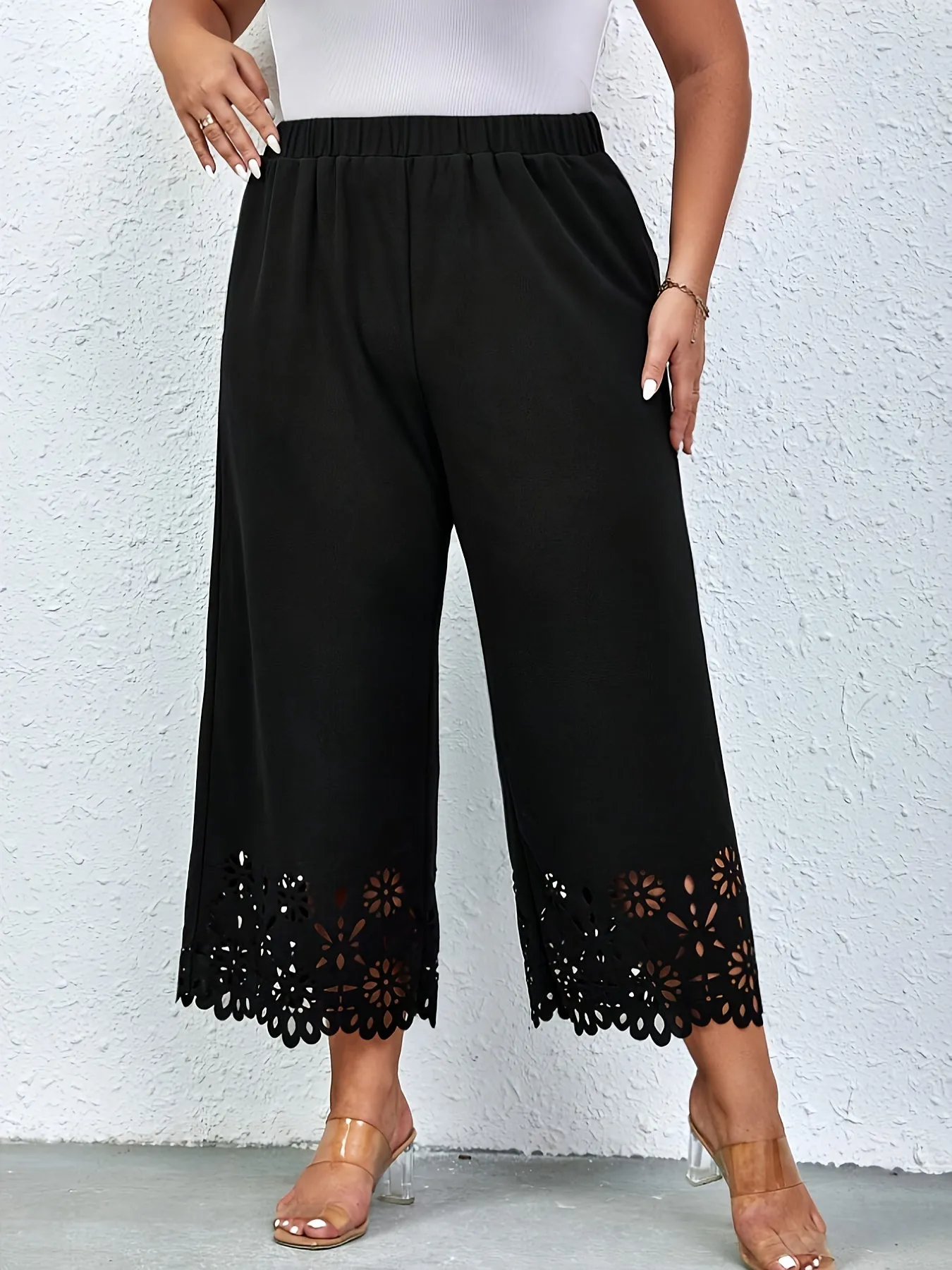 Women's Plus Solid Scallop Trim Elastic High Rise Wide Leg Crop Trousers - Effortlessly Elegant with Pockets"